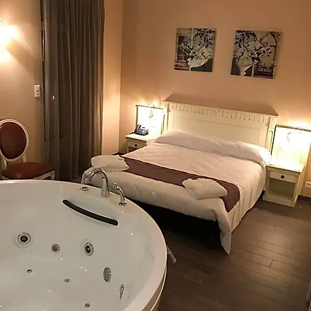 Logis Restaurant Les Minotiers 3* 미르포아