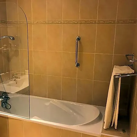 Logis Restaurant Les Minotiers ماريبواه