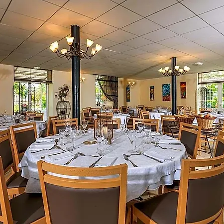 Logis Restaurant Les Minotiers فندق ماريبواه