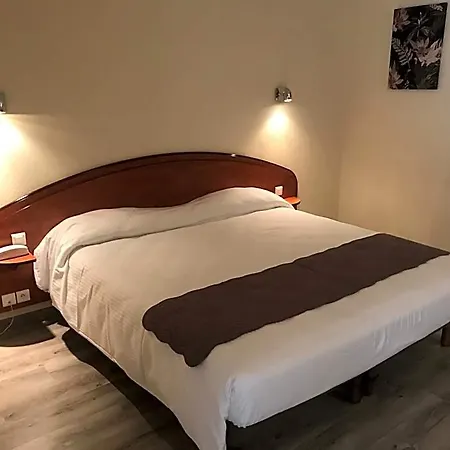 Logis Restaurant Les Minotiers 호텔 미르포아